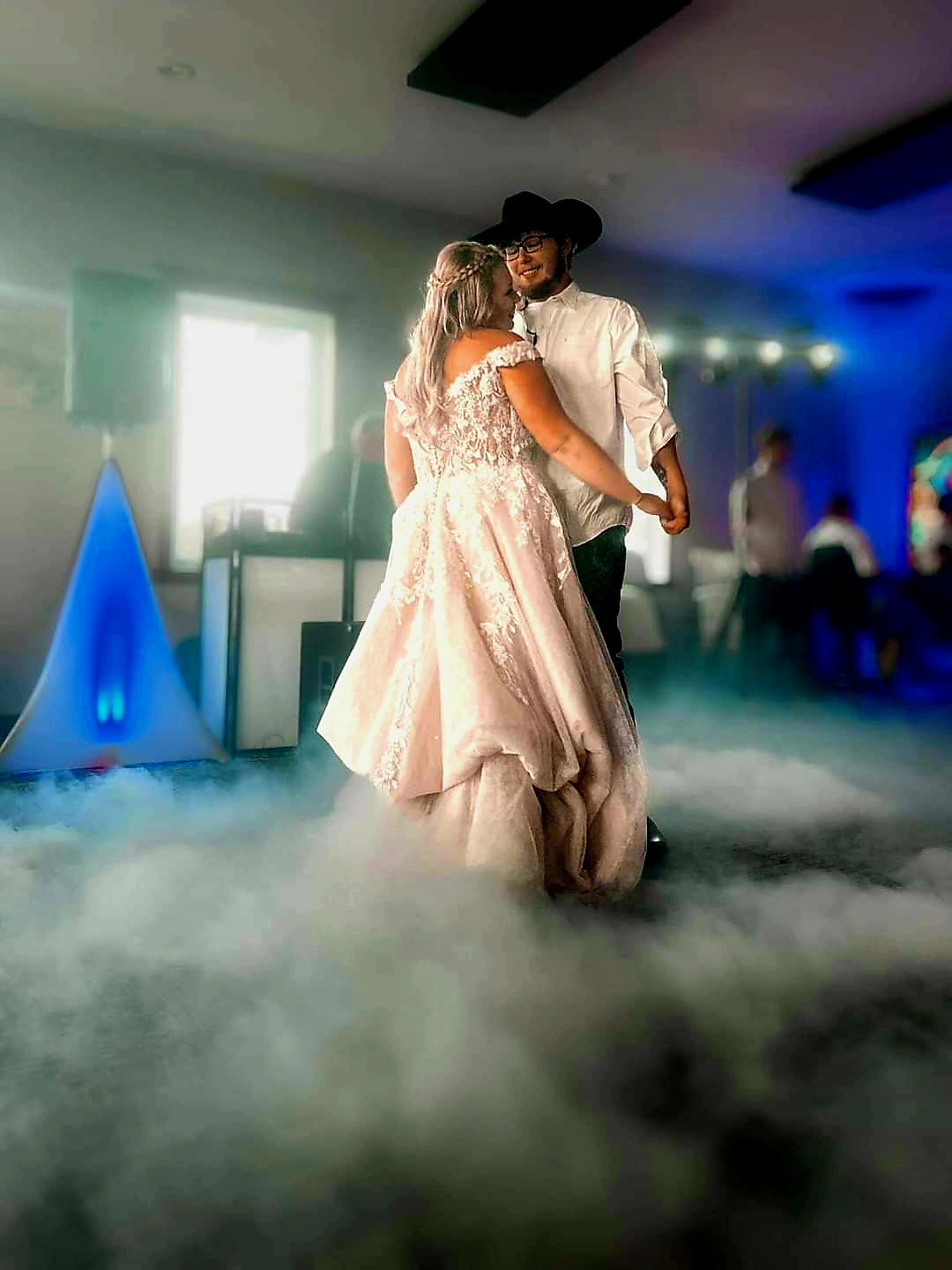 Elegant wedding reception with 4K Mobile DJ